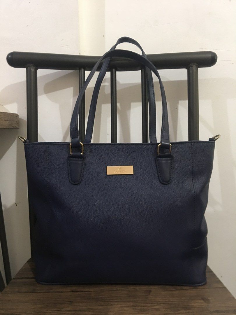 Tote bag/Safiano Leather (Category: Tote Bags) located in Morong. Submitted by vastcat.b247ee680 (Listing ID 1463806944, Image 1). Description: Item is preloved No issues (no sira) Branded Small to medium size.