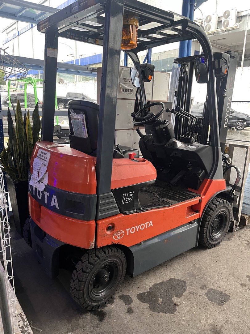 Toyota 7FB15 Electric Forklift (Category: Industrial Equipment) located in Manila. Submitted by prittielei (Listing ID 1463831082, Image 2). Description: Forklift Brand: Toyota Model: 7FB15 Capacity: 1,500 kg (1.5 Ton) Max Lift Height: 3.0 meters Year Model: 2014 Well-maintained and ideal for warehouses, factories, and logistics operations..