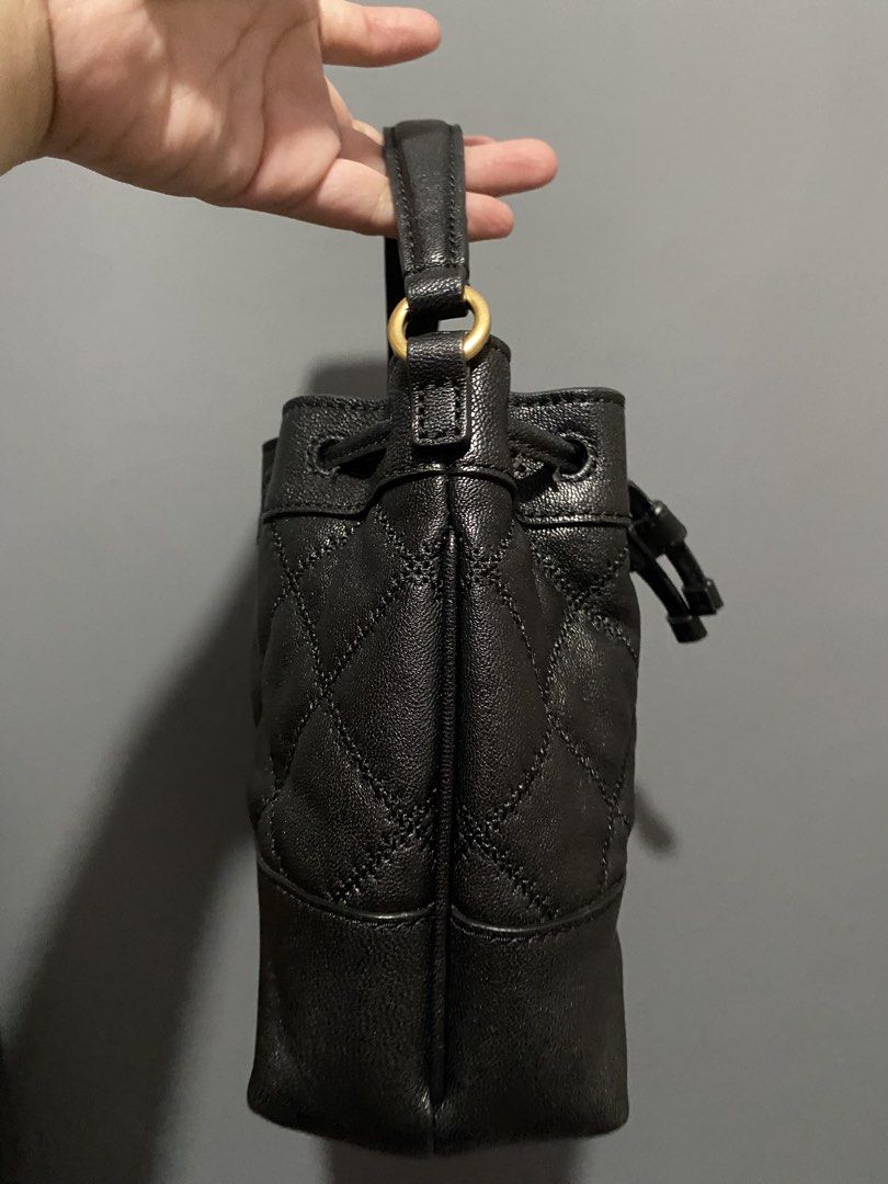 Tpry Burch Black small bucket (Category: Cross-body Bags) located in Batangas. Submitted by bagstolove2.0 (Listing ID 1463895477, Image 3). Description: No sling.