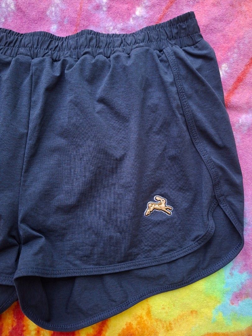 Tracksmith - s (women's) (Category: Activewear) located in Puerto Princesa. Submitted by thrinidad (Listing ID 1463786489, Image 2). Description: size small dimension (laid flat) waist 14.5" 4.5" inseam fits 29" waistline above or below actual color navy no damage/stain Disclaimer : I do not own nor claim to own the rights to any of the brand, logo and photo. Color may vary due to photographic lighting sources or your monitor settings.