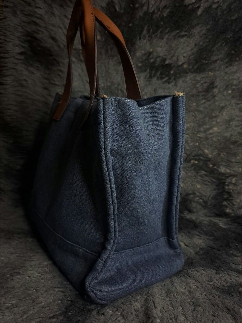 True Religion Medium Buddha Pocket Tote (Category: Luxury Bags & Wallets) located in Quezon City. Submitted by yaseen73 (Listing ID 1463927236, Image 3). Description: - Blue Denim Body With a Contrast Cream Colored Front Slip Pocket - Three Way Tote Bag Features the Iconic True Religion Logo and World Tour / Fashion for the Senses Lettering - Equipped With Structured Brown Top Handles and Typically Includes an Optional Adjustable Crossbody Strap 