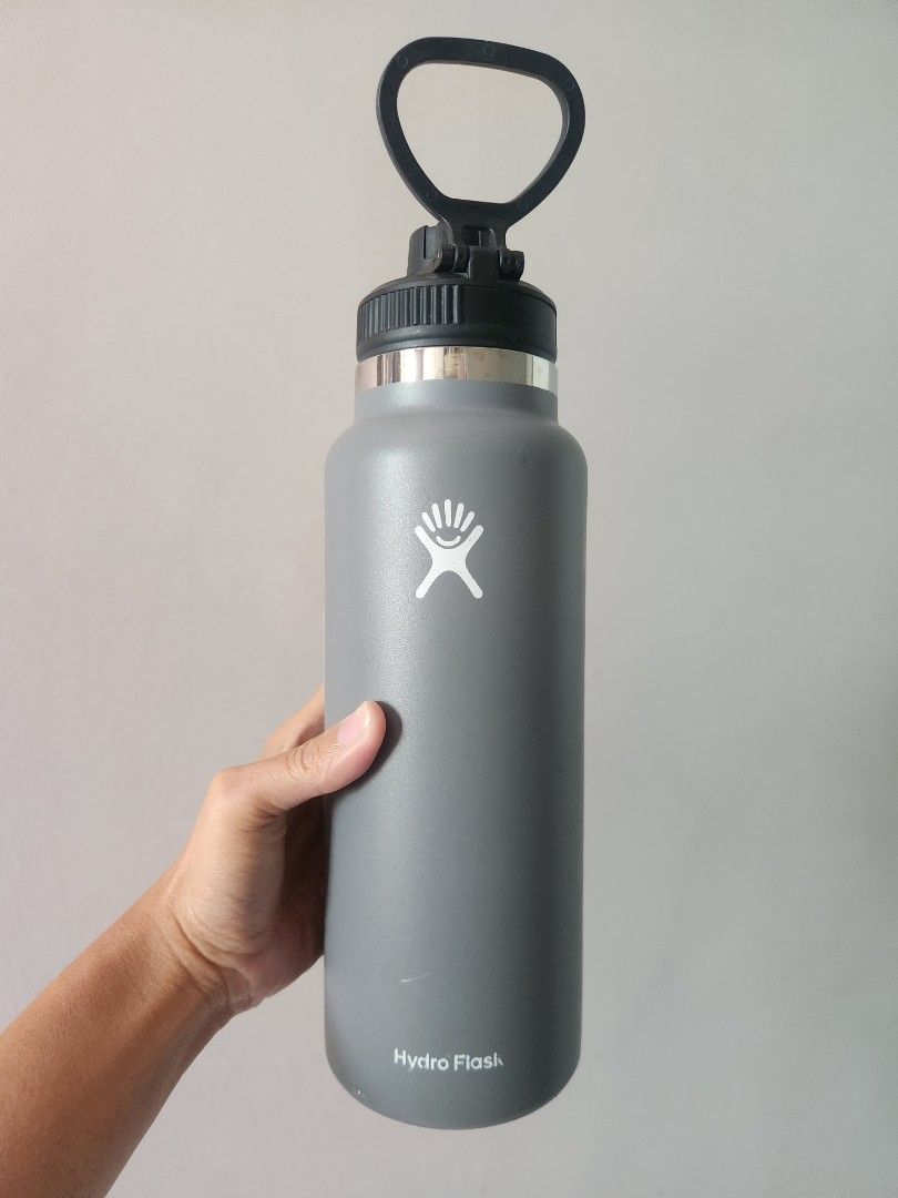 Tumbler tyeso lock & lock hydroflask (Category: Water Bottles & Tumblers) located in Taguig. Submitted by gelpen (Listing ID 1463818822, Image 2). Description: slightly used pwede nyo bilan nlng ng new takip (lid) Tyeso black 750ml 440srp - good condition - 250 only tyeso blue 750ml 440srp - fair condition - 200 only - kayo na po mag tanggal ng mga stickers transparent tumbler 700ml 100srp - good condition - 50 only lock & lock 500ml 399 srp - go
