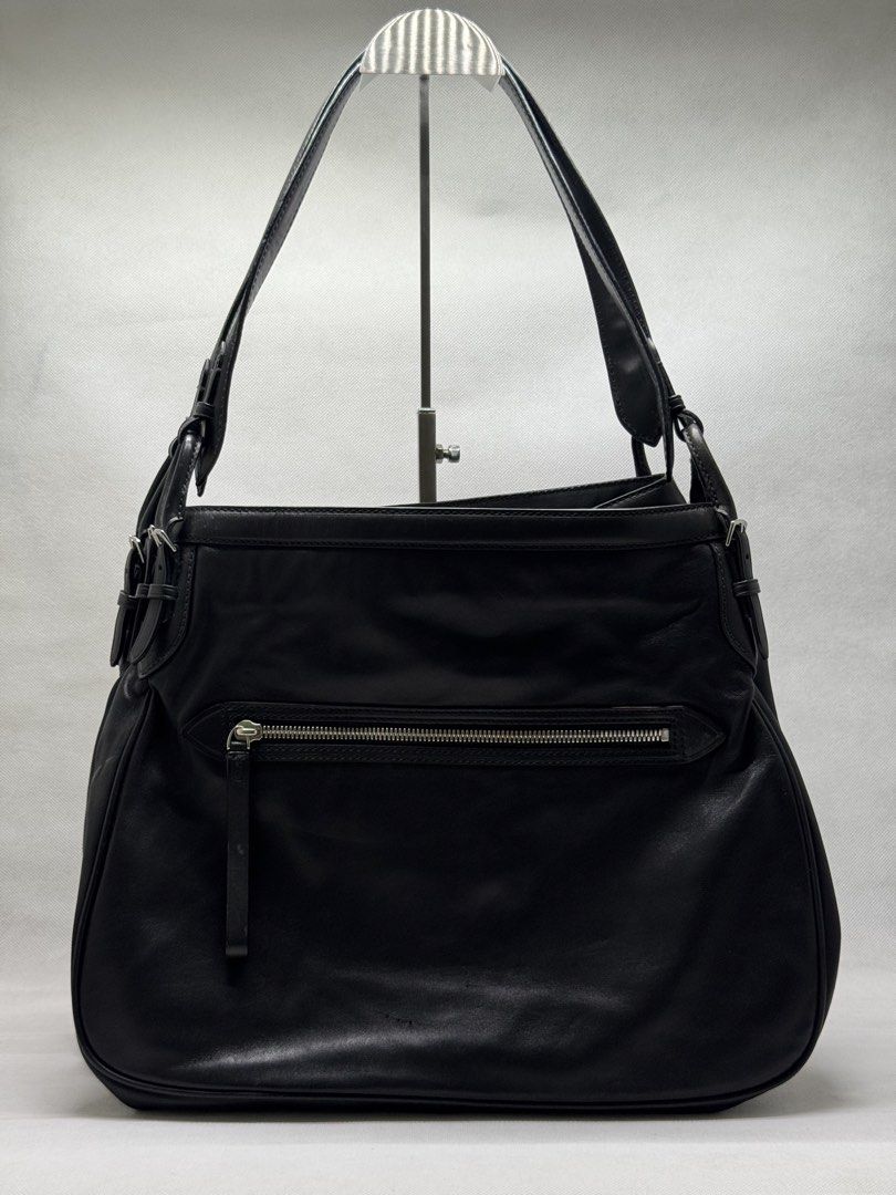 Tumi - Leather Shoulder Bag - Sample Made of Tumi (Category: Shoulder Bags) located in Manila. Submitted by members-only (Listing ID 1463763138, Image 1). Description: Tumi Leather Shoulder Bag Sample Made of Tumi 100% Leather material In good condition Minor unnoticeable scratches (last 2 pics) Presentable Multiple storage.
