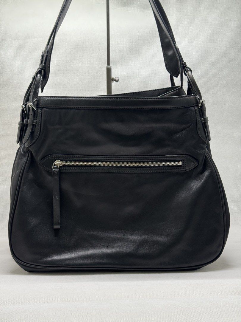 Tumi - Leather Shoulder Bag - Sample Made of Tumi (Category: Shoulder Bags) located in Manila. Submitted by members-only (Listing ID 1463763138, Image 2). Description: Tumi Leather Shoulder Bag Sample Made of Tumi 100% Leather material In good condition Minor unnoticeable scratches (last 2 pics) Presentable Multiple storage.