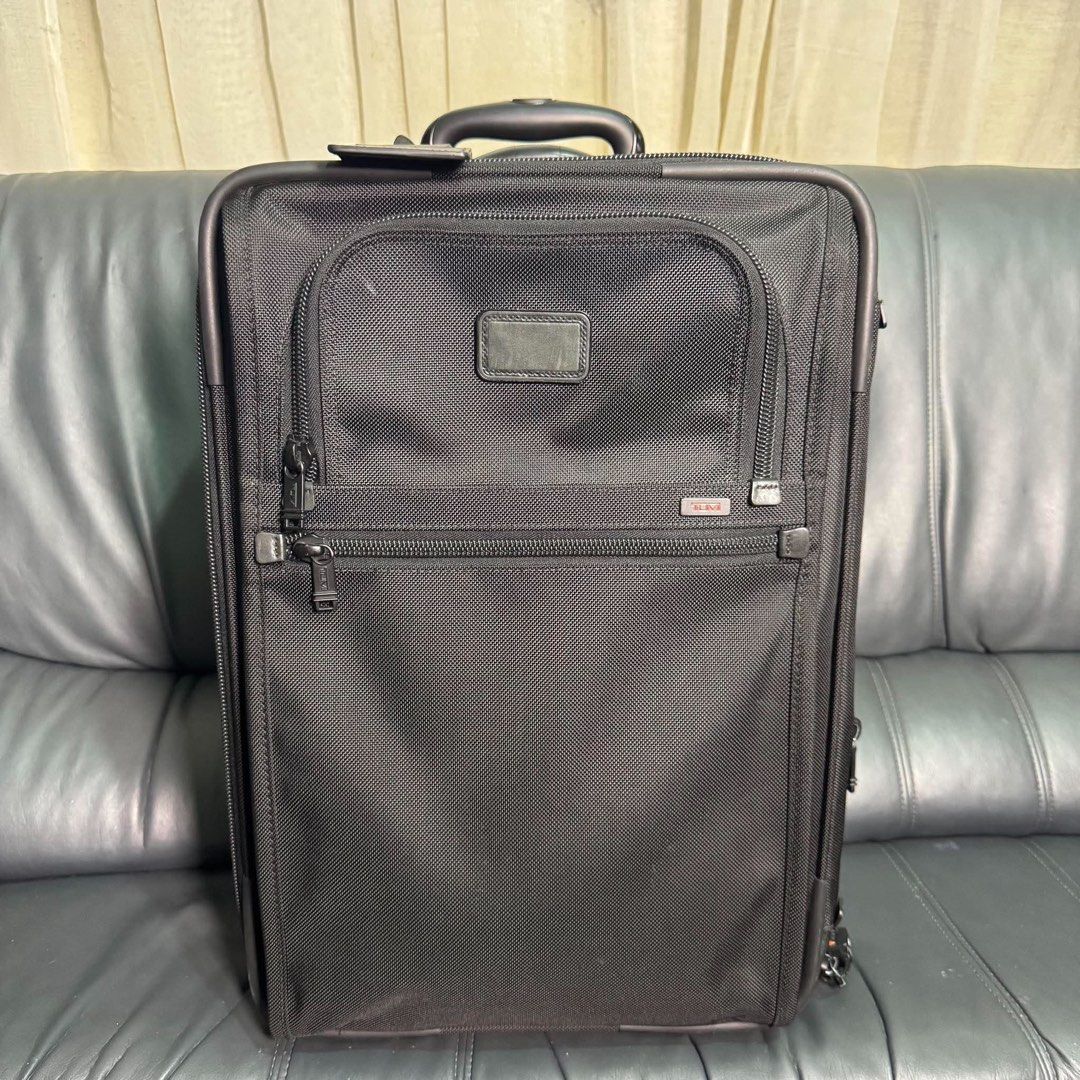 Tumi Black Expandable Carry-On Suitcase (Category: Luggage) located in Madrid. Submitted by jhunaceee (Listing ID 1463747860, Image 2). Description: - Tumi carry-on suitcase in black ballistic nylon. - Expandable design for extra packing space. - Smooth telescoping handle and durable wheels for effortless transport. - Multiple interior compartments for organized packing. - Ideal for short trips and business travel..