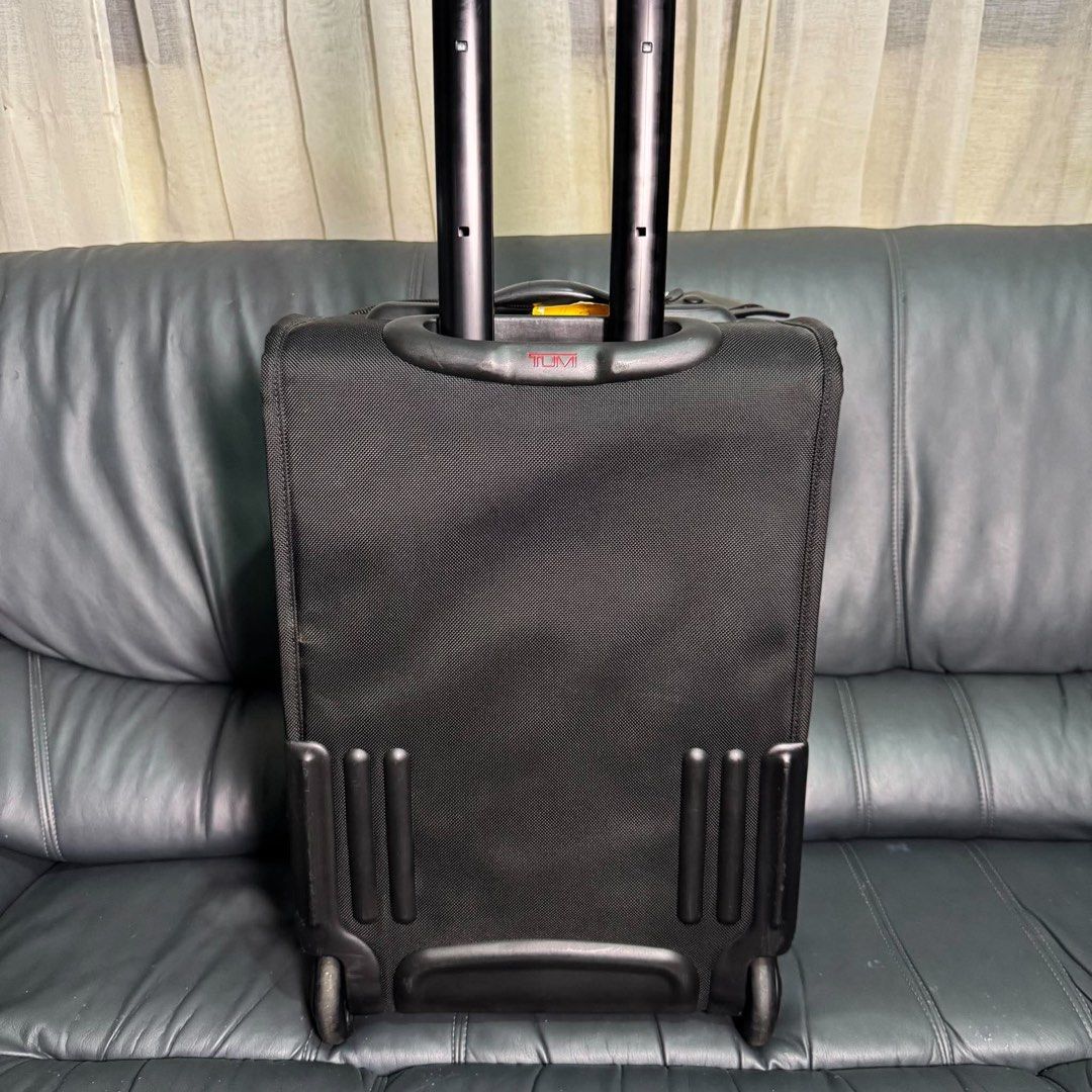 Tumi Black Expandable Carry-On Suitcase (Category: Luggage) located in Madrid. Submitted by jhunaceee (Listing ID 1463747860, Image 3). Description: - Tumi carry-on suitcase in black ballistic nylon. - Expandable design for extra packing space. - Smooth telescoping handle and durable wheels for effortless transport. - Multiple interior compartments for organized packing. - Ideal for short trips and business travel..