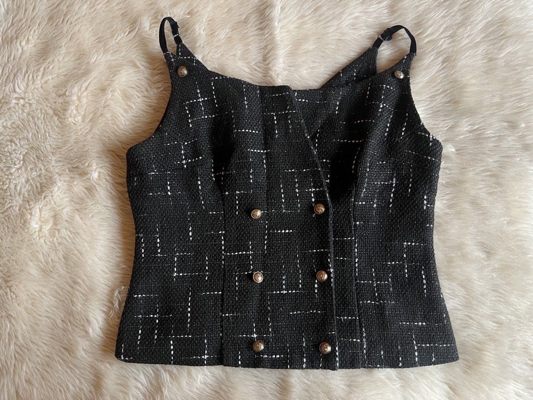 Tweed Black Double Breasted Adjustable Strap Sleeveless Top (Category: Sleeveless) located in Pasig City. Submitted by littlemisslove (Listing ID 1463831963, Image 1). Description: Preloved (please manage your expectations) Size: Medium to Large - can be worn as is or with inner shirt - double lining - adjustable velvet strap - complete buttons, 3 are working (yung 3 design lang) - with inner button - NO FLAW Note: i suggest maglagay ng additiona