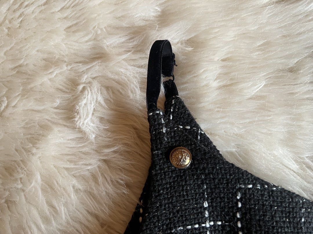 Tweed Black Double Breasted Adjustable Strap Sleeveless Top (Category: Sleeveless) located in Pasig City. Submitted by littlemisslove (Listing ID 1463831963, Image 3). Description: Preloved (please manage your expectations) Size: Medium to Large - can be worn as is or with inner shirt - double lining - adjustable velvet strap - complete buttons, 3 are working (yung 3 design lang) - with inner button - NO FLAW Note: i suggest maglagay ng additiona
