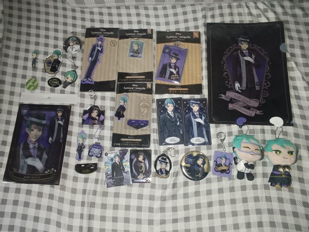 Twisted Wonderland Jade Leech Merch Set (Category: Character Goods) located in Caloocan City. Submitted by suniichibi (Listing ID 1463875076, Image 1). Description: - Jade Leech Merch Set for take all. - Includes a variety of items: acrylic standees, keychains, plush toys, pins, and a folder. - Ideal for collectors and fans of the series..