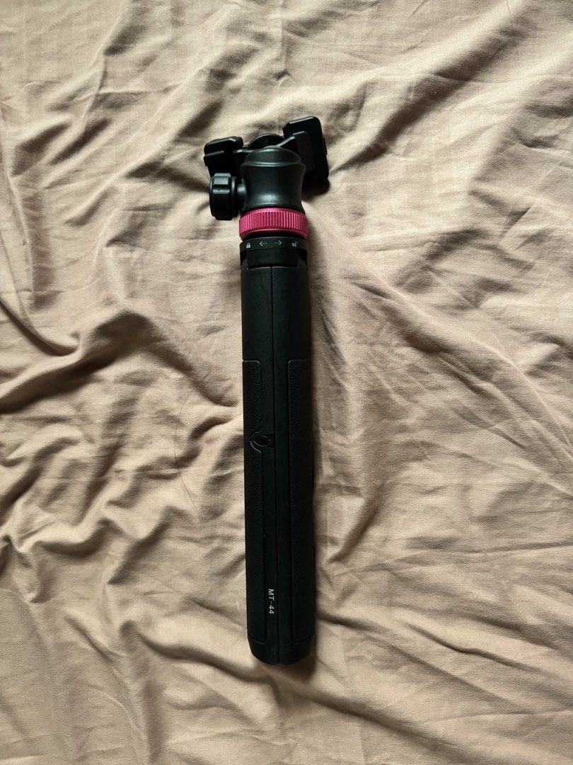Ulanzi MT-44 Tripod (Category: Tripods & Monopods) located in Quezon City. Submitted by lovelianne (Listing ID 1463578304, Image 2). Description: • No Box • Used few times inside the house • No issues.