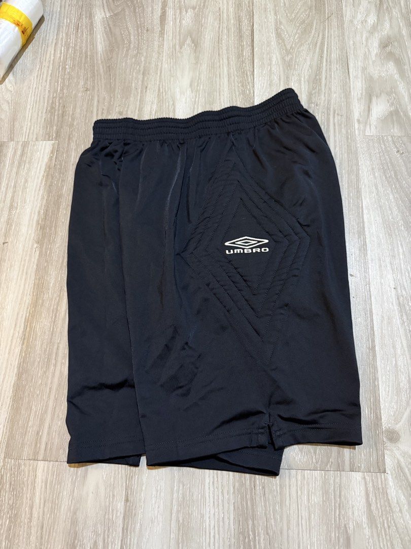 Umbro padded goalkeeper short (Category: Activewear) located in Taguig. Submitted by thesocialthrift (Listing ID 1463838648, Image 2). Description: For sale Umbro padded goalkeeper short Medium on tag W- 30-34 L- 19 No issue Excellent condition .