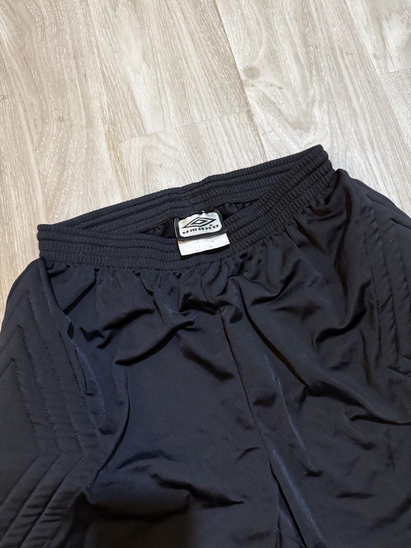 Umbro padded goalkeeper short (Category: Activewear) located in Taguig. Submitted by thesocialthrift (Listing ID 1463838648, Image 3). Description: For sale Umbro padded goalkeeper short Medium on tag W- 30-34 L- 19 No issue Excellent condition .