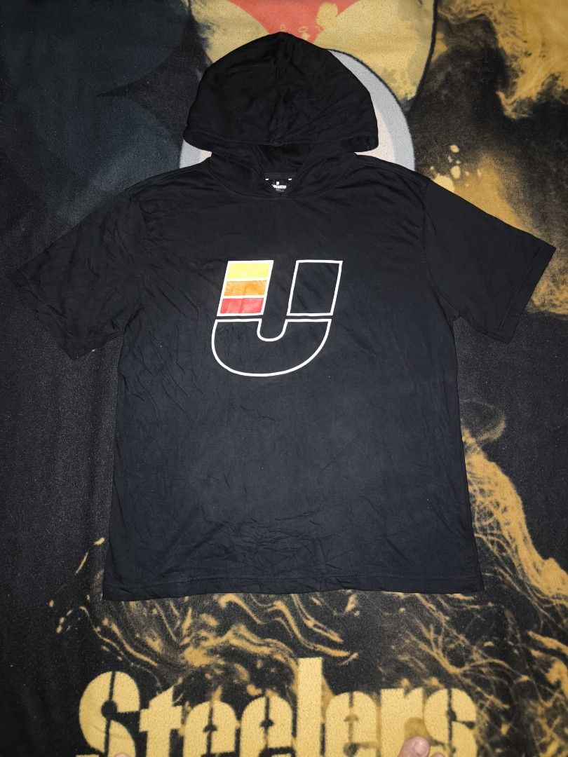 Undefeated hooded shirt (Category: Activewear) located in Manila. Submitted by fljaoti27 (Listing ID 1463864433, Image 1). Description: Undefeater Hooded Shirt Small on tag best fit Large.