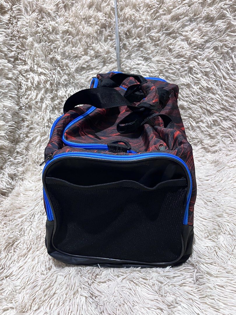 UNDER ARMOUR (Category: Sling Bags) located in Kabankalan. Submitted by miaangelar73343 (Listing ID 1463870381, Image 2). Description: issue no sling.