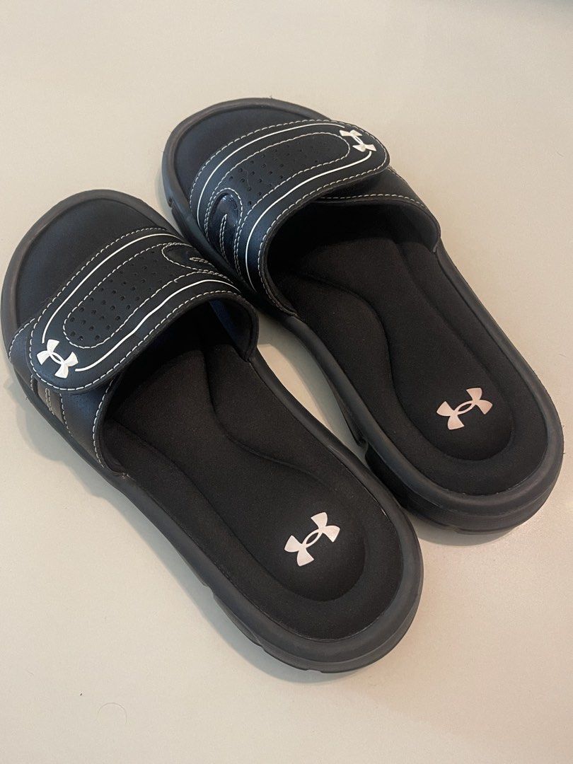 Under Armour Black White Slides (Category: Flats & Sandals) located in Taguig. Submitted by buymythingsty (Listing ID 1463789534, Image 1). Description: Size 6 .