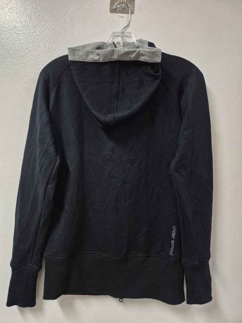 Under Armour Full Zip-Up Hoodie for Men (Category: Hoodies) located in Angeles City. Submitted by gtwear (Listing ID 1463823091, Image 2). Description: - Black Under Armour zip-up hoodie - Grey drawstring hood - Front pockets - Classic Under Armour logo on chest - Under Armour branding on back - Comfortable and stylish - Ideal for casual wear or workouts w: 18 l: 24.5 mop: gcash loc: pampanga courier: j&t 550+sf DM.
