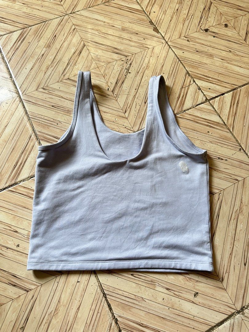 Under Armour Grey Tank Top M/M (Category: Activewear) located in Angeles City. Submitted by alejeong27 (Listing ID 1463806437, Image 2). Description: - Grey Under Armour Tank Top - Size: Medium (M) - Made in Vietnam - Ideal for workouts or casual wear - Comfortable material.