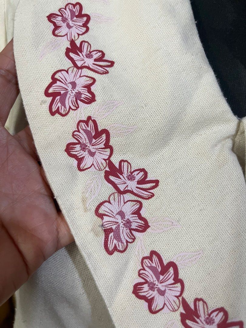 UNICA Cream Floral Design (Category: Blouses) located in Quezon City. Submitted by kikays0215 (Listing ID 1463802747, Image 3). Description: - Cream colored blouse from UNICA - Size: Medium (M) - Pretty floral embroidery along the collar - V-neck with ruffled front detail - 3/4 sleeves with elastic cuffs - Versatile: pairs well with jeans or skirts.