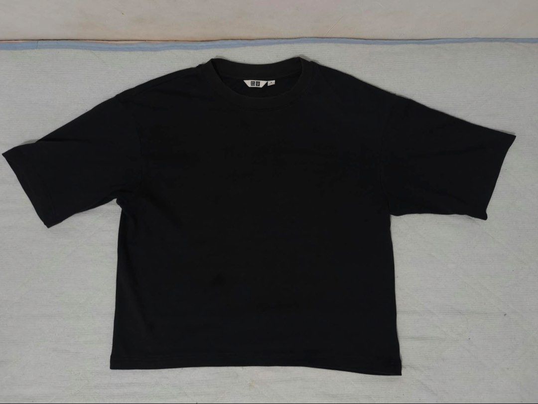 UNIQLO AIRISM (Category: Tshirts & Polo Shirts ) located in Davao. Submitted by declutterxthriftph (Listing ID 1463858098, Image 1). Description: MEDIUM UNIQLO AIRISM 20width x 22length (altered).