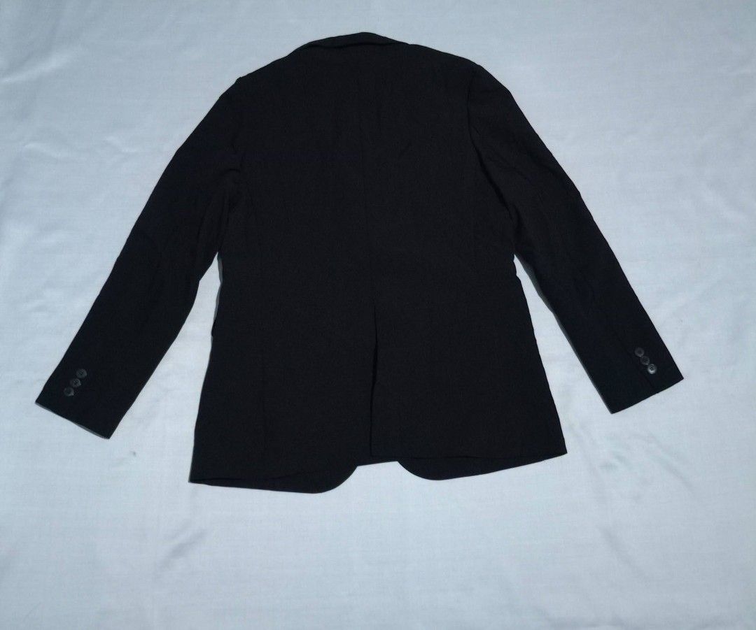 UNIQLO AirSense Jacket (Ultra Light Jacket) Black (Category: Coats, Jackets and Outerwear) located in Makati City. Submitted by kawaiilily_23 (Listing ID 1463833016, Image 1). Description: - Uniqlo AirSense Black Blazer - Ultra-lightweight for comfortable layering - Classic, simple design - Two-button front closure - Button details on cuffs - Ideal for smart casual or work attire.