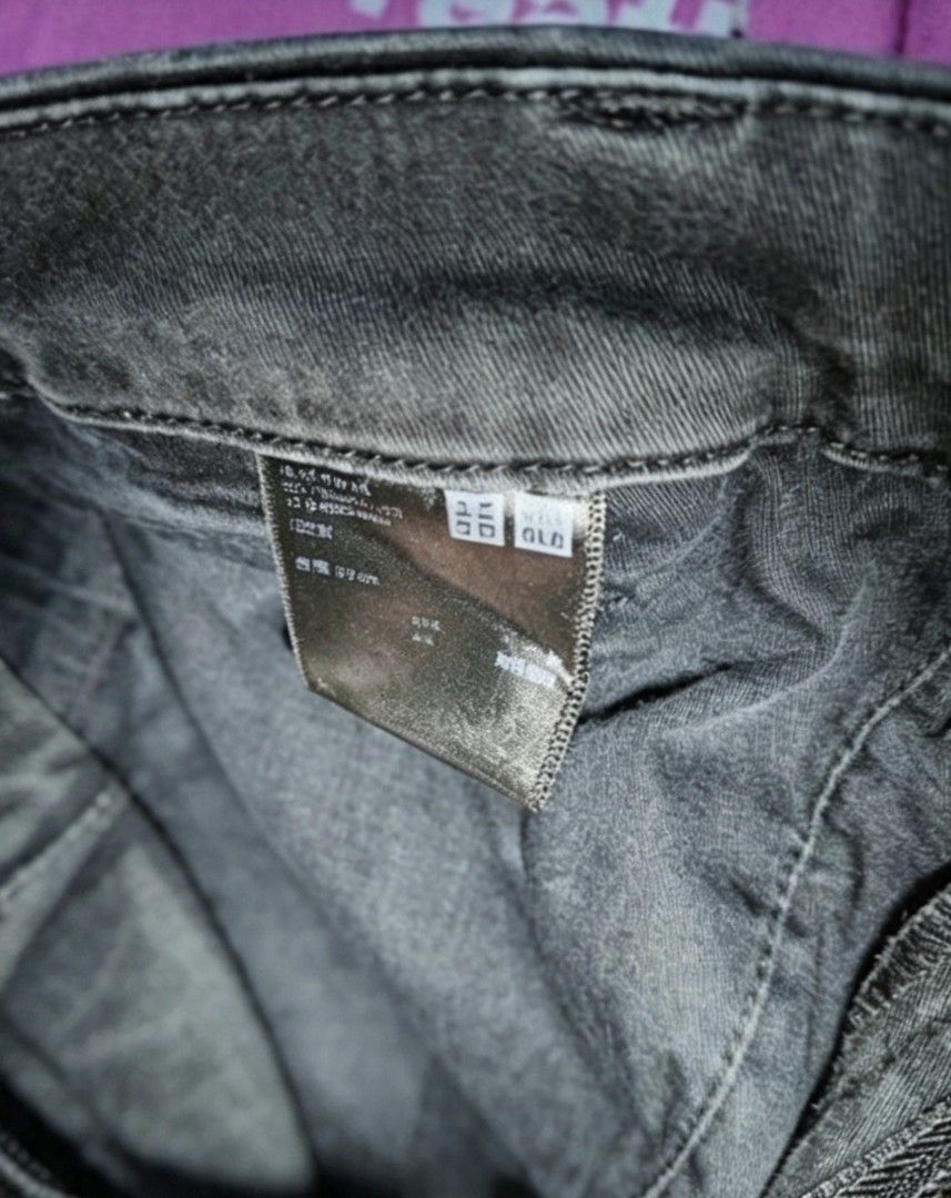 Uniqlo Black Chinos Pants (Category: Chinos) located in Manila. Submitted by noblehorse-dccec0 (Listing ID 1463764342, Image 2). Description: - Uniqlo Black Chinos - Straight Leg Fit - Perfect for casual or smart-casual outfits - Comfortable fabric Size 32-34 strechable - Please check photos for detailed condition.