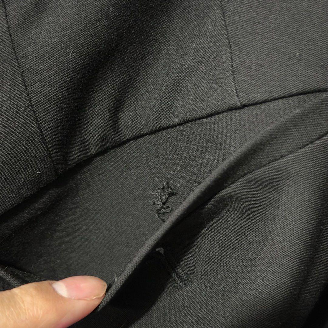 Uniqlo Black Pants (Category: Trousers) located in Subic. Submitted by the_elusive_shop (Listing ID 1463834035, Image 3). Description: Note: one button is missing but i will provide a set of buttons.