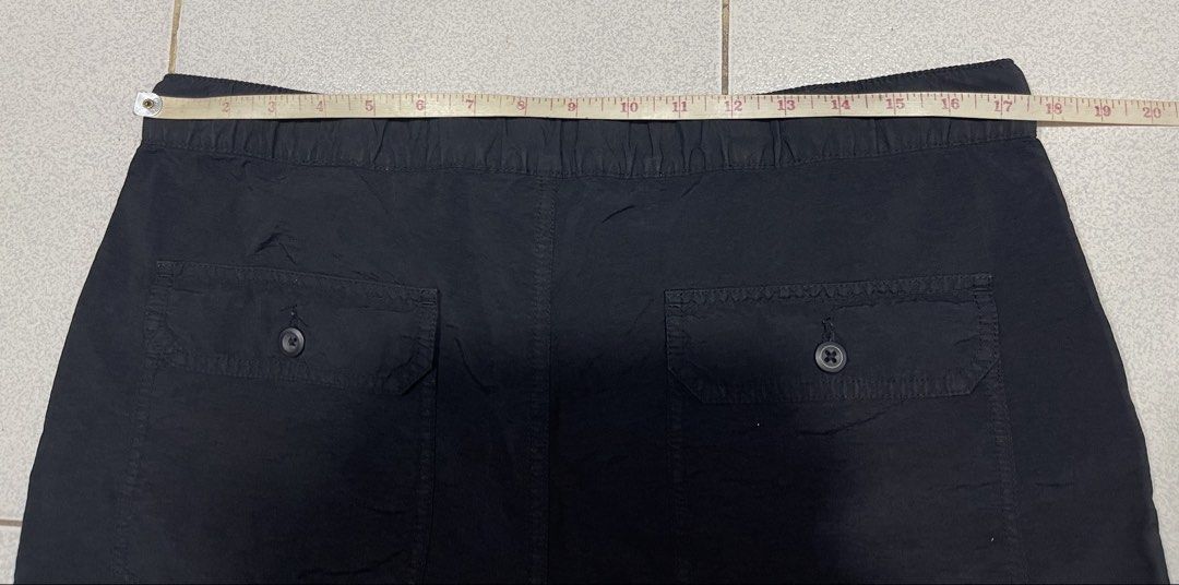 Uniqlo Geared Short (Category: Shorts) located in Mandaue City. Submitted by MJ_80 (Listing ID 1463779482, Image 3). Description: Uniqlo Geared Short Large on tag Fits 34 Waist See photos for measurements Color rate & Condition: 9.8/10 Price: 850.