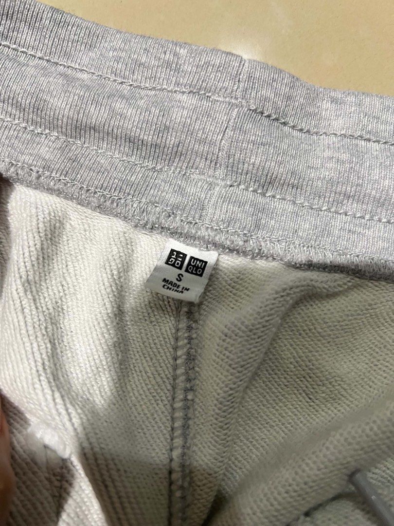 Uniqlo gray sweatpants excellent condition (Category: Joggers) located in Dagupan City. Submitted by nathani3l (Listing ID 1463840003, Image 3). Description: Uniqlo gray sweatpants W:30-34 L:37 Small on tag Excellent condition No issue ₱500.