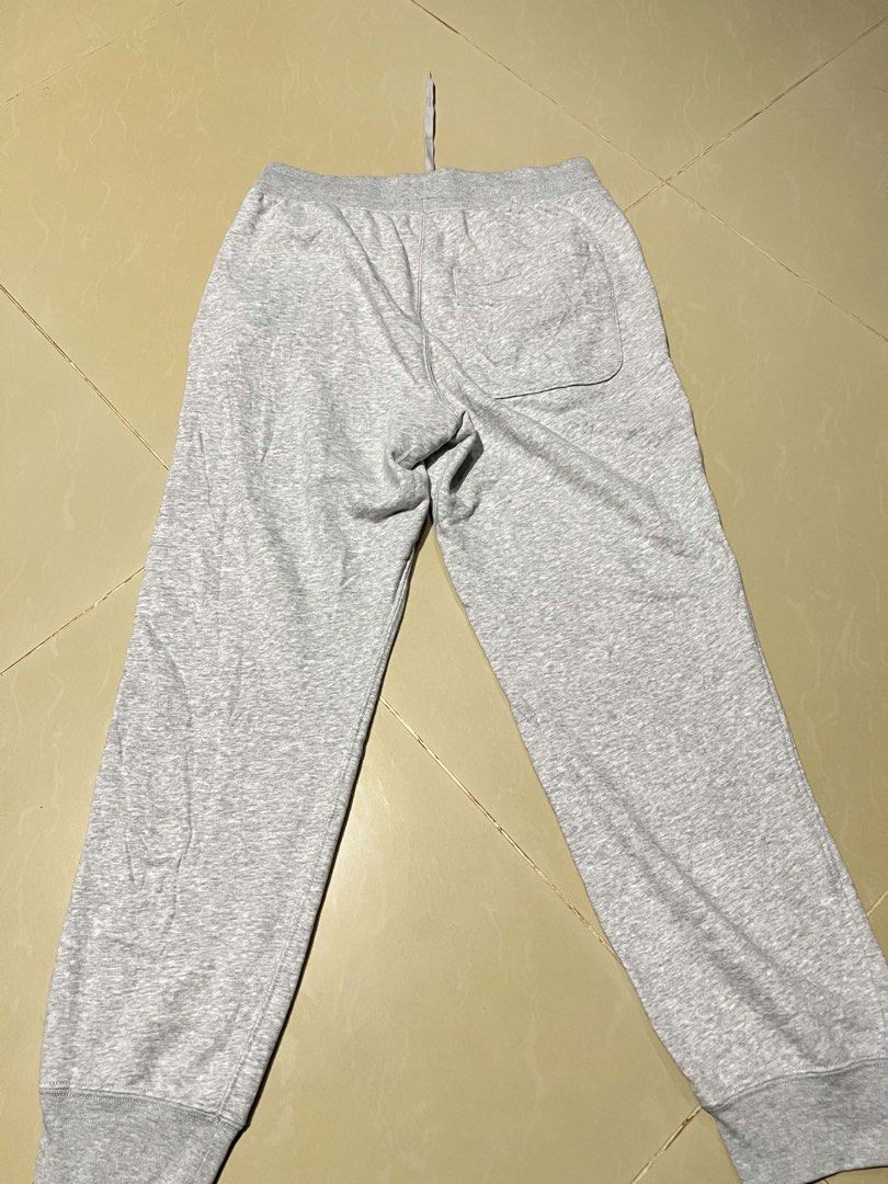 Uniqlo gray sweatpants excellent condition (Category: Joggers) located in Dagupan City. Submitted by nathani3l (Listing ID 1463840003, Image 2). Description: Uniqlo gray sweatpants W:30-34 L:37 Small on tag Excellent condition No issue ₱500.