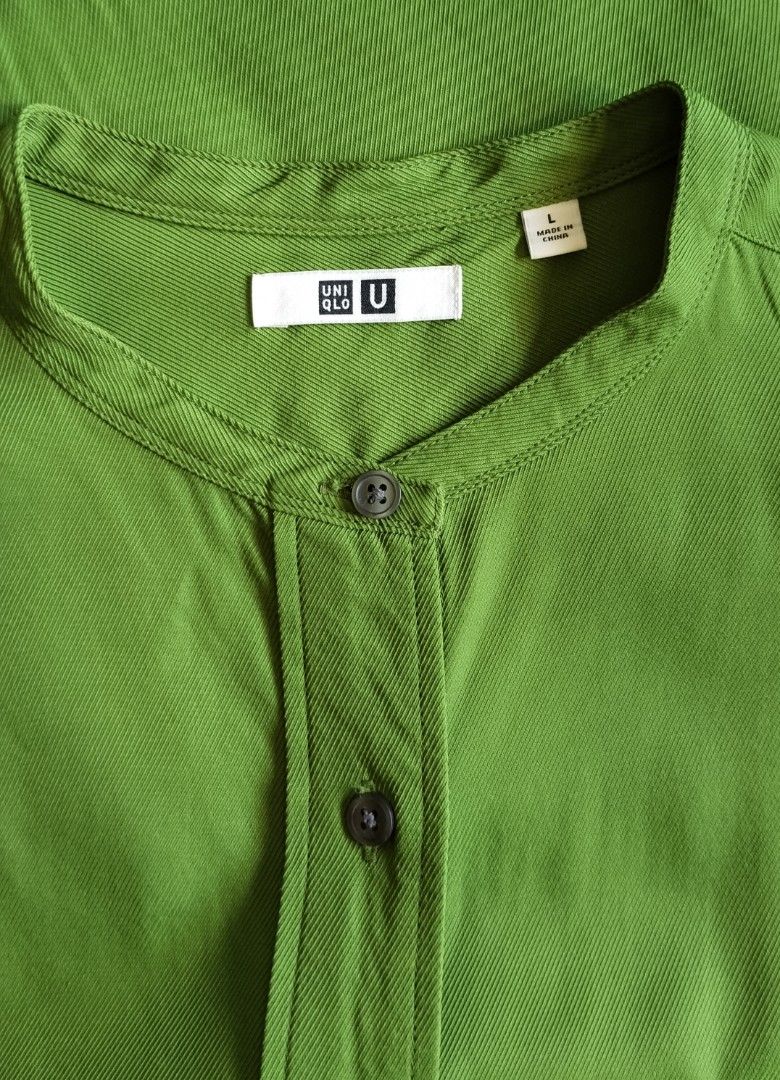 UNIQLO green long sleeve top (Category: Blouses) located in Caloocan City. Submitted by modishthriftstore (Listing ID 1463744794, Image 2). Description: Good as New Large size loc: Rainbow Village 5 North Caloocan.