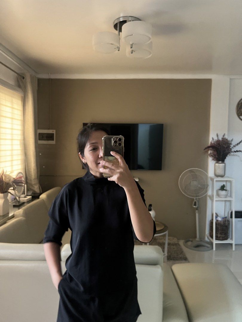 Uniqlo Ladies top small (Category: Blouses) located in Angeles City. Submitted by liamandmommycloset (Listing ID 1463767952, Image 2). Description: .