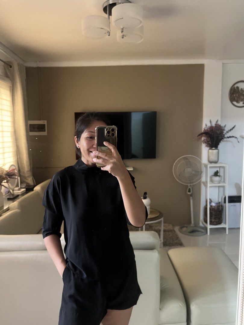 Uniqlo Ladies top small (Category: Blouses) located in Angeles City. Submitted by liamandmommycloset (Listing ID 1463767952, Image 1). Description: .