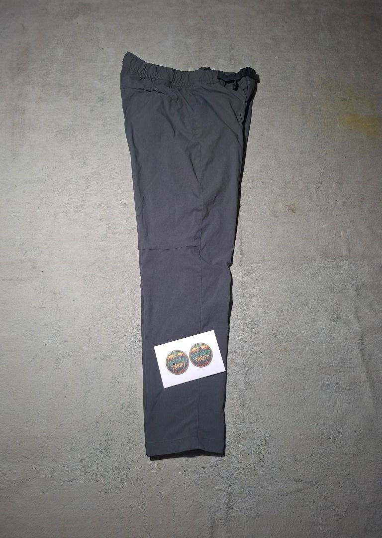 Uniqlo Men's Pants Grey Size M (Category: Trousers) located in Caloocan City. Submitted by drgrafs_75 (Listing ID 1463761482, Image 1). Description: - Grey Uniqlo Pants for Men - Size: Medium (M) - Made in Vietnam - Features elastic waistband with drawstring - Material: Polyester blend - Ideal for casual wear or outdoor activities - Offers a comfortable fit.