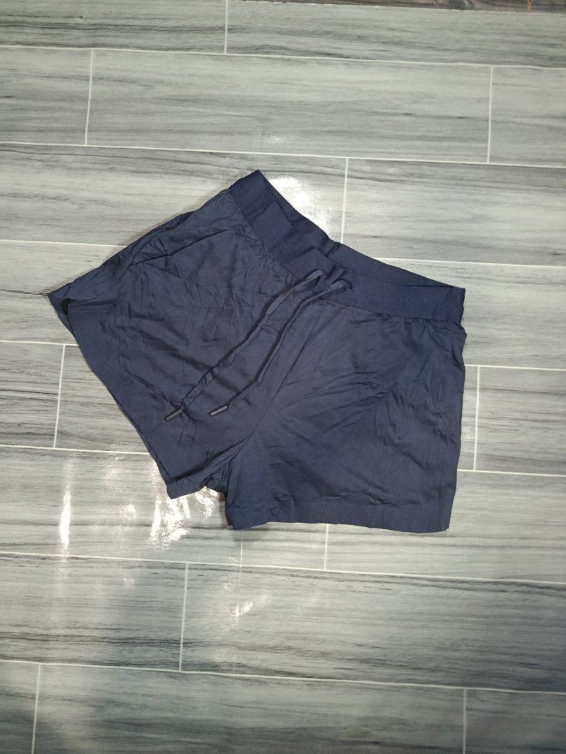 Uniqlo Navy Blue Athletic Shorts with Drawstring (Category: Shorts) located in Bacolod City. Submitted by empatees (Listing ID 1463747191, Image 2). Description: - Navy blue athletic shorts - Elastic waistband with adjustable drawstring - Comfortable for workouts and lounging - Versatile for sports or casual outfits.