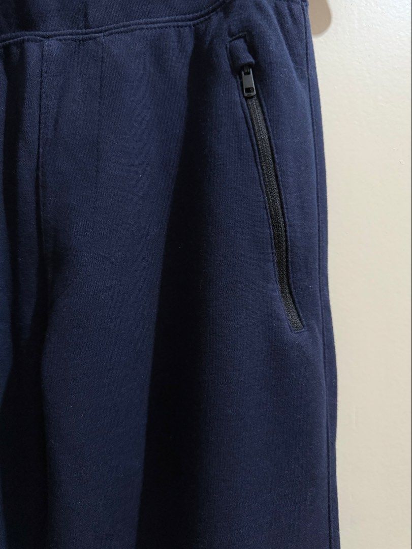 Uniqlo navy blue jogger pants (Category: Other Bottoms) located in Makati City. Submitted by prebykris (Listing ID 1463895286, Image 3). Description: .