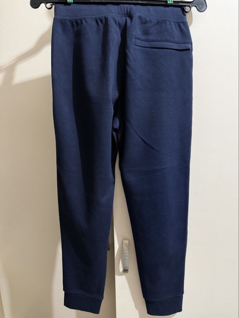 Uniqlo navy blue jogger pants (Category: Other Bottoms) located in Makati City. Submitted by prebykris (Listing ID 1463895286, Image 2). Description: .