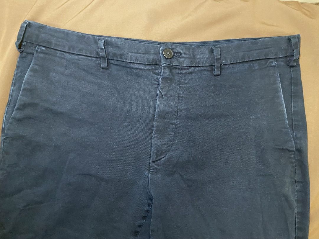 Uniqlo Navy Chinos Size M (Category: Chinos) located in San Pablo. Submitted by kisha_santonia (Listing ID 1463871332, Image 2). Description: - Uniqlo Navy Blue Chinos - Size: Medium (M) - Fit: Classic, great for everyday wear - Closure: Button and zip - Pockets: Two side, two back - Material: Comfortable cotton blend - Wardrobe essential.