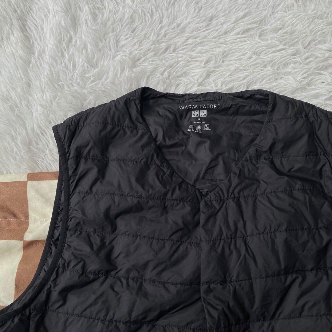 uniqlo pocketable warm padded vest (Category: Coats, Jackets and Outerwear) located in Mariveles. Submitted by mariathriftandpreloved (Listing ID 1463868856, Image 2). Description: Uniqlo pocketable warm padded vest (unisex) Med on tag width 21 length 25 like new black with pouch Loc: Bataan Courier: J&T.