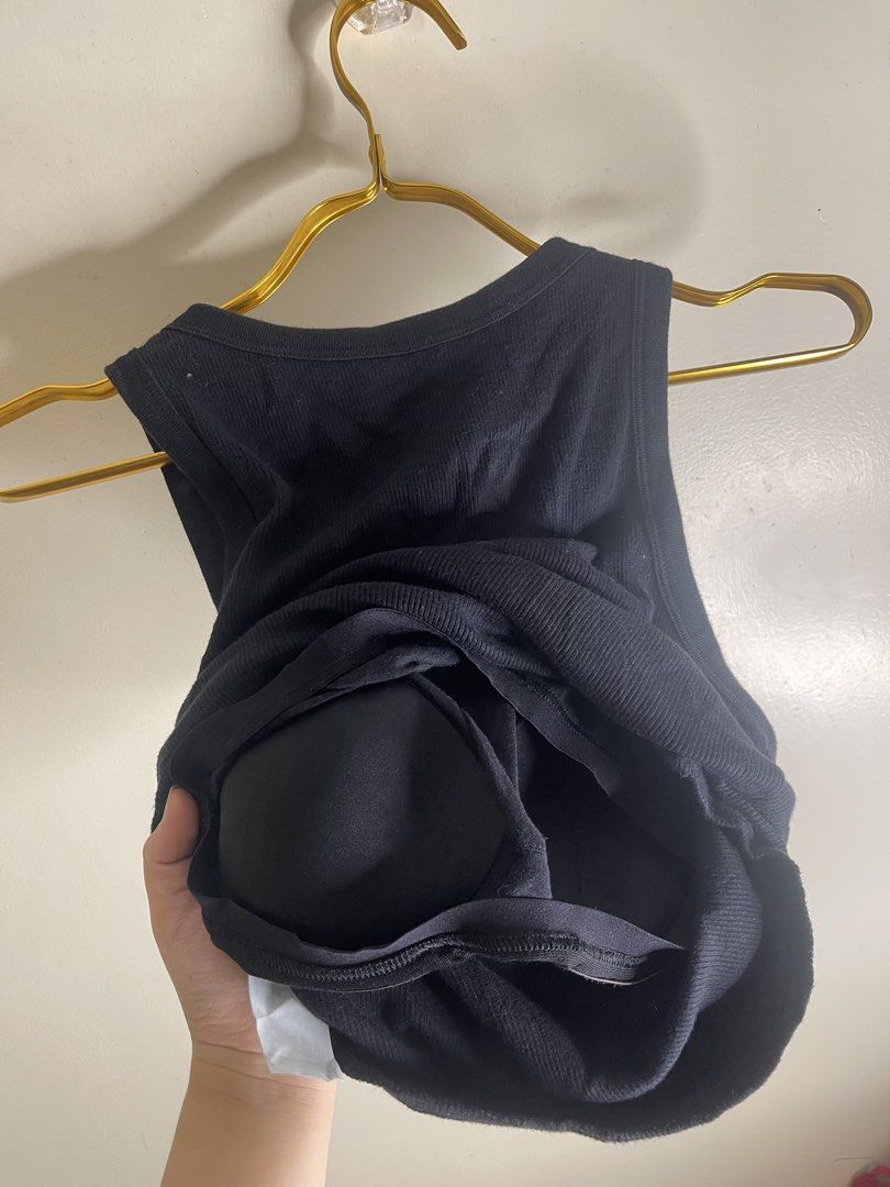 Uniqlo ribbed black halter M Cd8 (Category: Sleeveless) located in Baguio. Submitted by affordaprice_2600baguio (Listing ID 1463847642, Image 3). Description: .