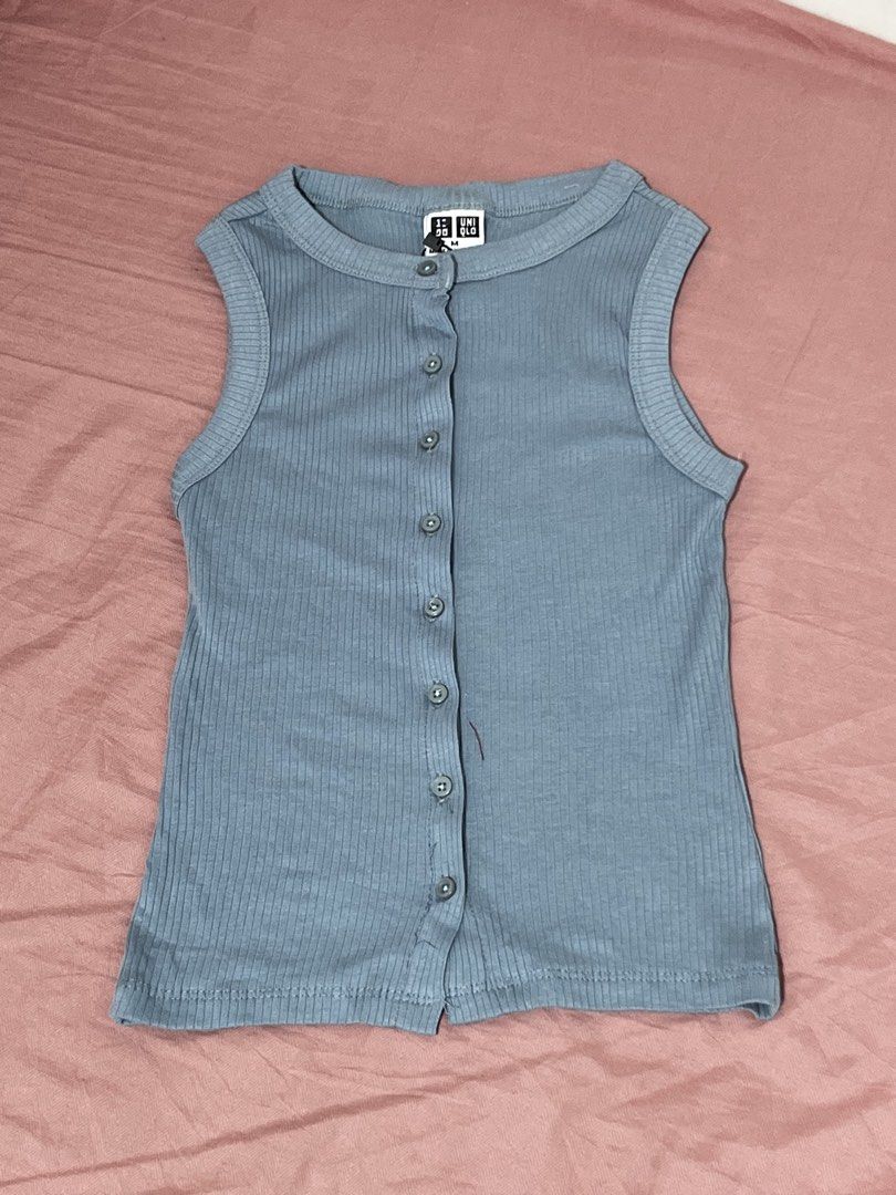 Uniqlo Ribbed Button-Up Tank Top (Category: Sleeveless) located in Binan City. Submitted by lodeovn (Listing ID 1463819876, Image 1). Description: note: this is over 🏃 brand new mop: gcash mod: jnt.