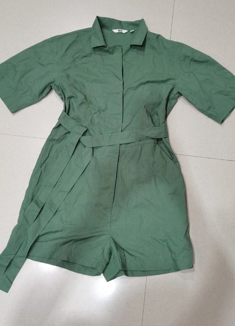 Uniqlo sage green linen romper (Category: Rompers) located in Batangas. Submitted by micaelaul (Listing ID 1463832807, Image 3). Description: 32-34 bust 25-29 waist.
