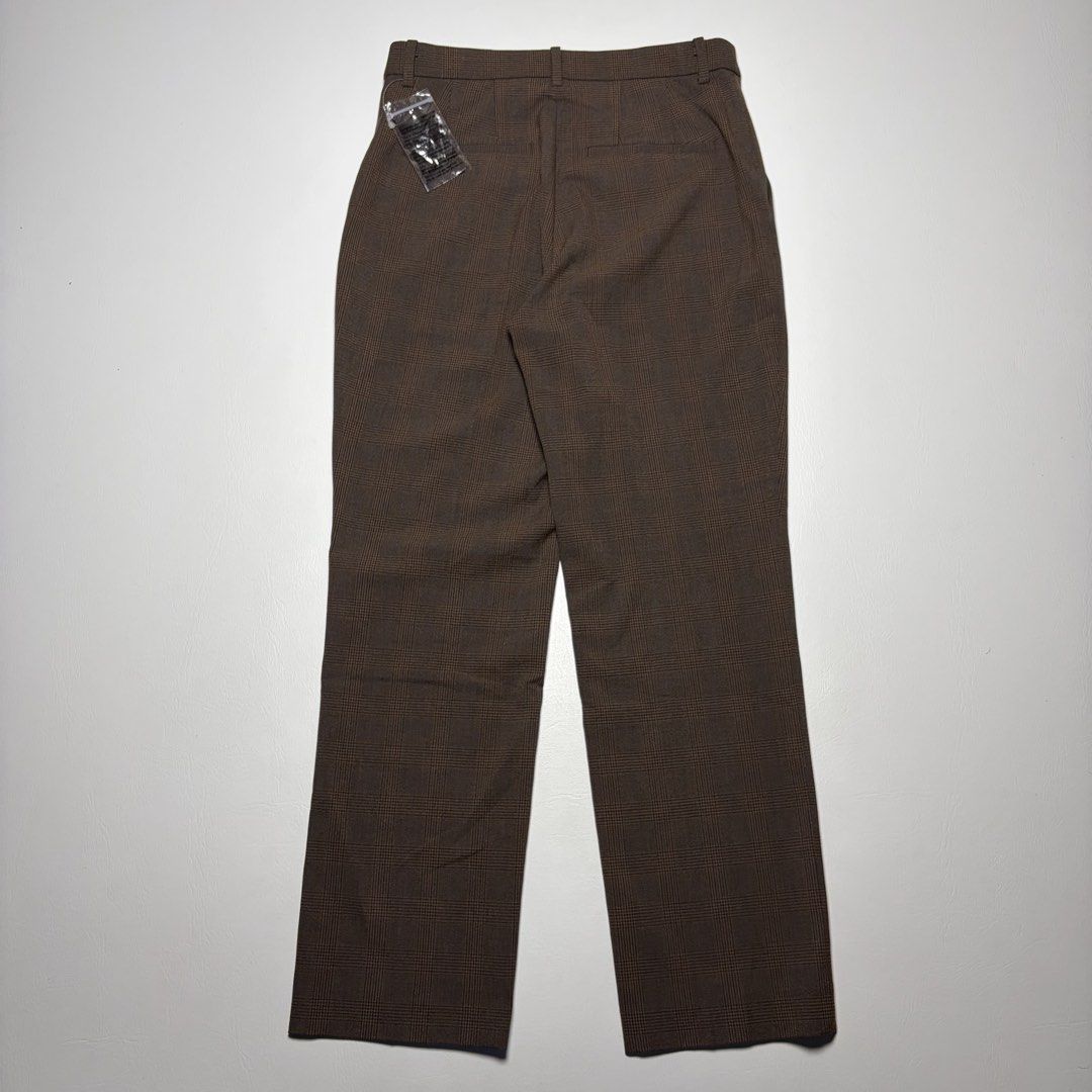UNIQLO SMART ANKLE PANTS (2-WAY STRETCH) (Category: Chinos) located in Guagua. Submitted by lexithrift (Listing ID 1463766315, Image 2). Description: UNIQLO SMART ANKLE PANTS (2-WAY STRETCH) SIZE M DIMES 28-30X36 EXCELLENT CONDITION BRAND-NEW W/ HANG TAG PHP 880.