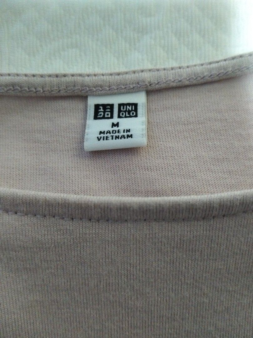 Uniqlo Tops Puff Sleeve Blouse (Category: Others Tops) located in Iloilo. Submitted by elviep (Listing ID 1463767478, Image 3). Description: actual color maybe slightly different from the picture due to lighting condition when the photo was taken.