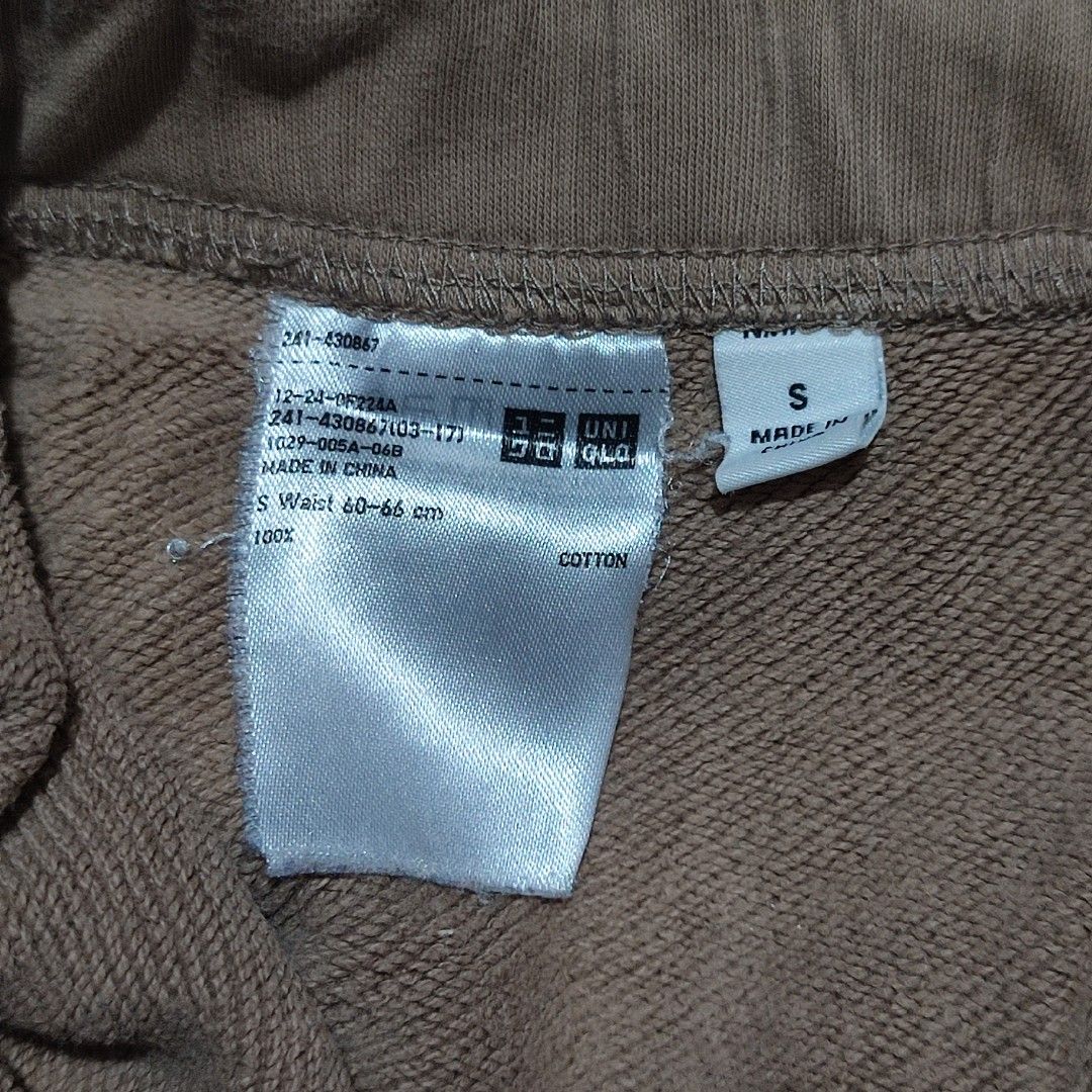 Uniqlo U Sweatpants Beige Size S (Category: Other Bottoms) located in Manila. Submitted by anthonyg01 (Listing ID 1463935995, Image 3). Description: Length: 34.5 inches outseam Width: 23 inches Hem: 5 inches Price: 300 pesos Condition: 9.6/10 Issues: none PM if interested or for inquiries Meetups within MANILA only Can do shipping at buyers expense .