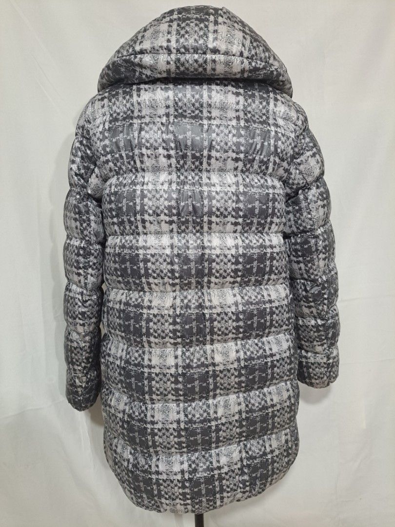 Uniqlo Ultra Light Down Puffer Jacket Plaid L (Category: Coats, Jackets and Outerwear) located in Quezon City. Submitted by sbvdmanaog (Listing ID 1463928128, Image 3). Description: Uniqlo Ultra Light Down Jacket (L) - Grey/White Plaid. Warm, lightweight, great for cold weather. no flaws,vero good condition.