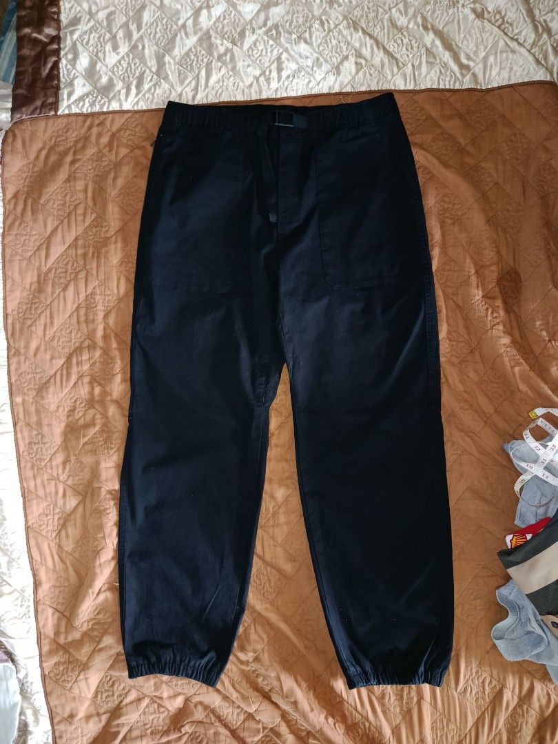 Uniqlo utility jogger pants (Category: Joggers) located in Maasin. Submitted by johnnhel14 (Listing ID 1463757404, Image 1). Description: Excellent condition cut tag dimes:33x38.5.