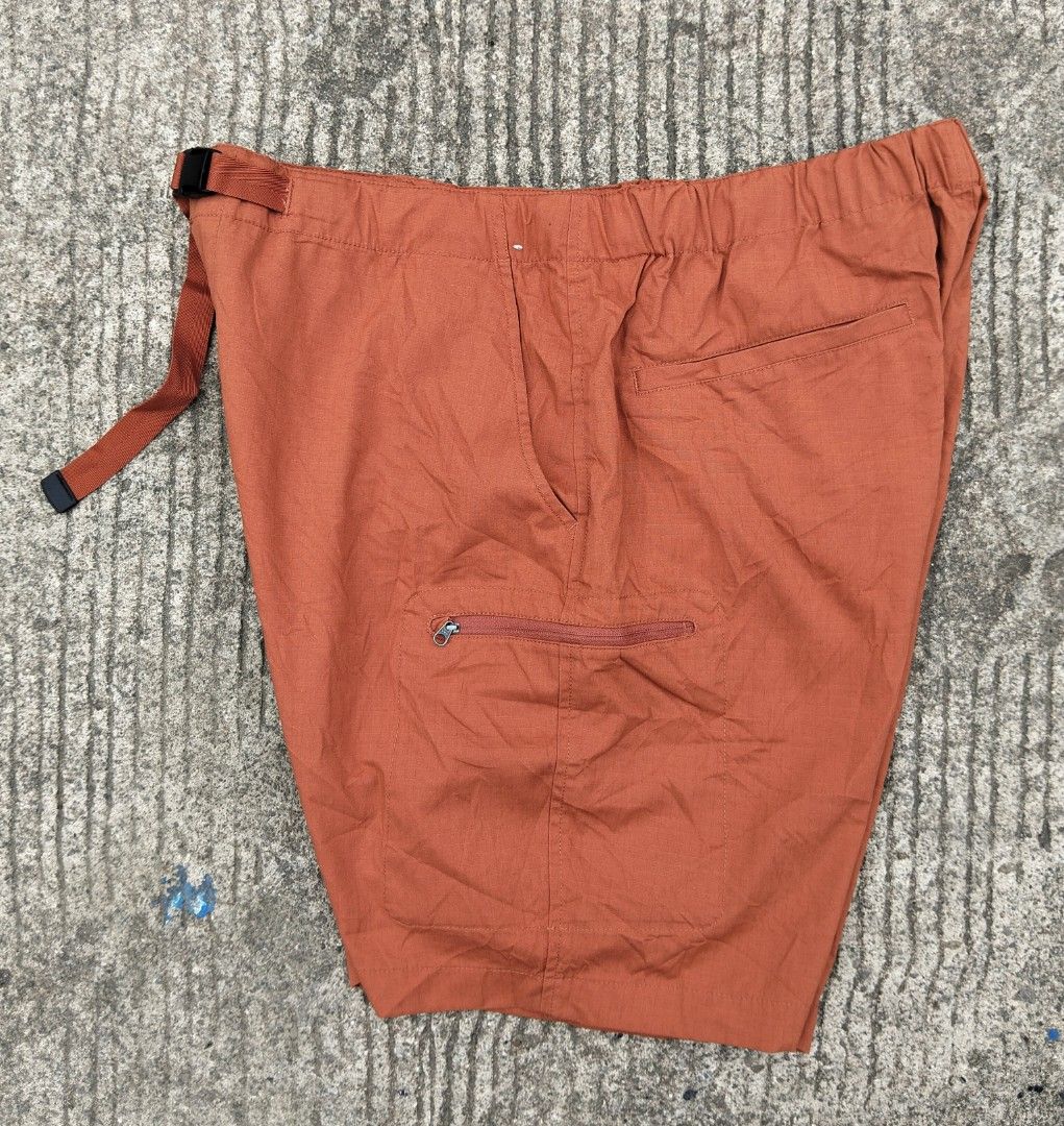 UNIQLO UTILITY SHORT (Category: Shorts) located in Bacolod City. Submitted by hyoohxzx (Listing ID 1463862474, Image 2). Description: UNIQLO UTILITY SHORT SIZE XLARGE FIT 34 - 38 LENGTH 19 EXCELLENT TO NEW CONDITION LOCATION BACOLOD CITY, NEGROS OCCIDENTAL.