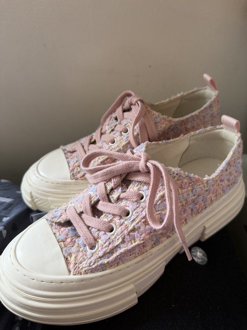 Urban Revivo Tweed Sneakers (Category: Sneakers) located in Manila. Submitted by shopelainevillapando (Listing ID 1463774565, Image 1). Description: .