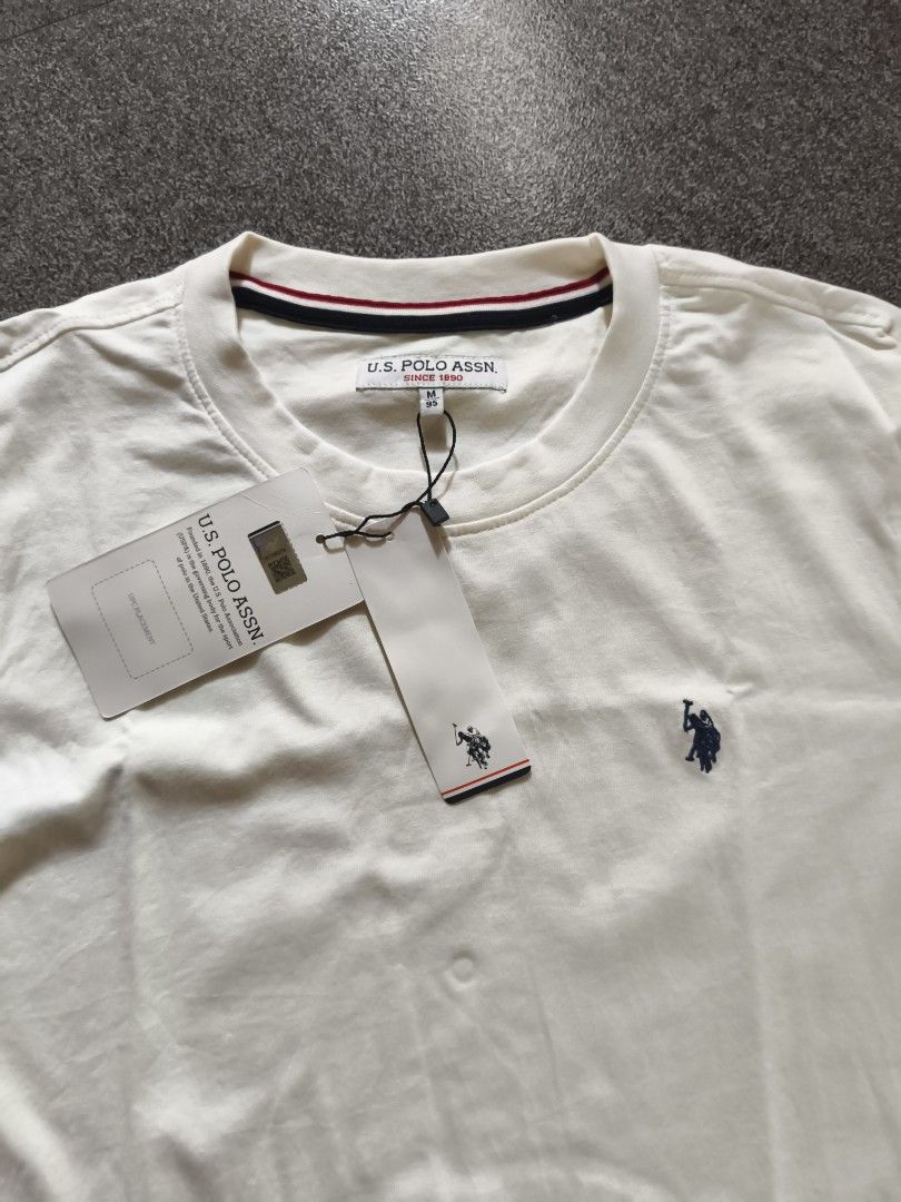 US POLO ASSN Long sleeve (Category: Formal Shirts) located in Polanco. Submitted by aldrin.25 (Listing ID 1463828386, Image 3). Description: medium on tag dimes 18-20 width ( stretch ) x 28 length bnew with hangtag intact no issue or damage authentic 1000.