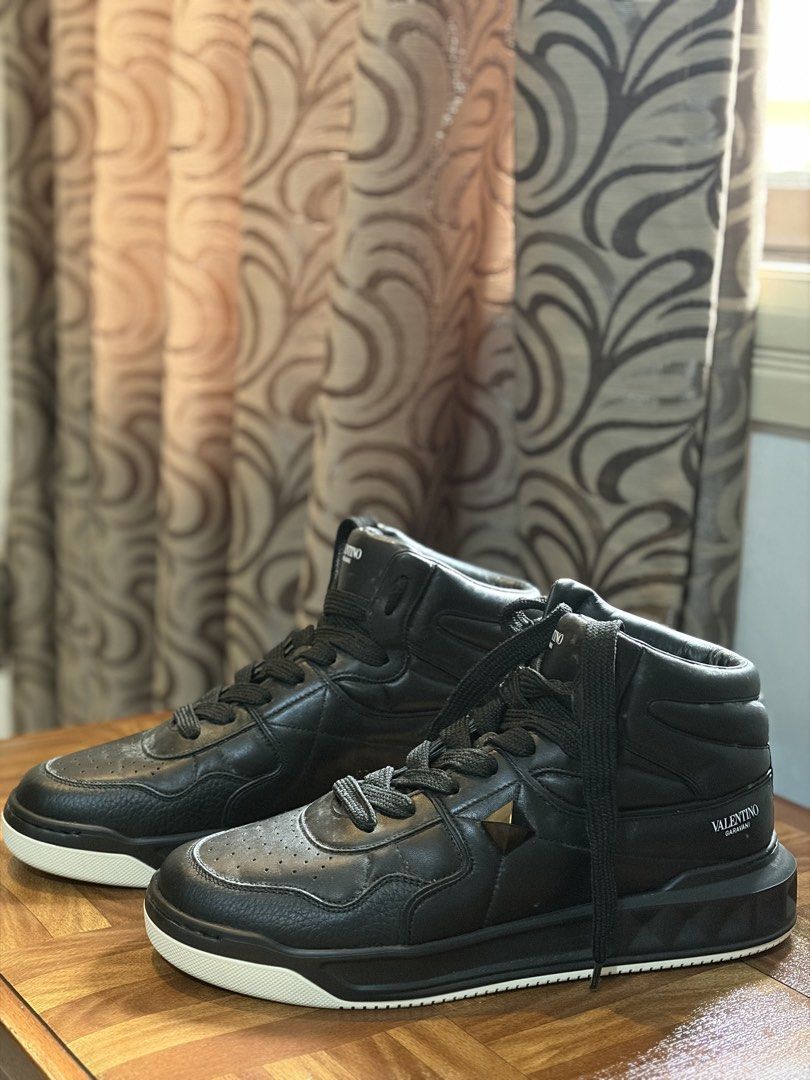 Valentino Garavani (Category: Sneakers) located in Pasig City. Submitted by charlieb420 (Listing ID 1463931426, Image 3). Description: Like new, original.